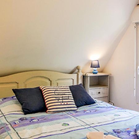 Awesome Apartment In Vasteville With Kitchenette Екстериор снимка